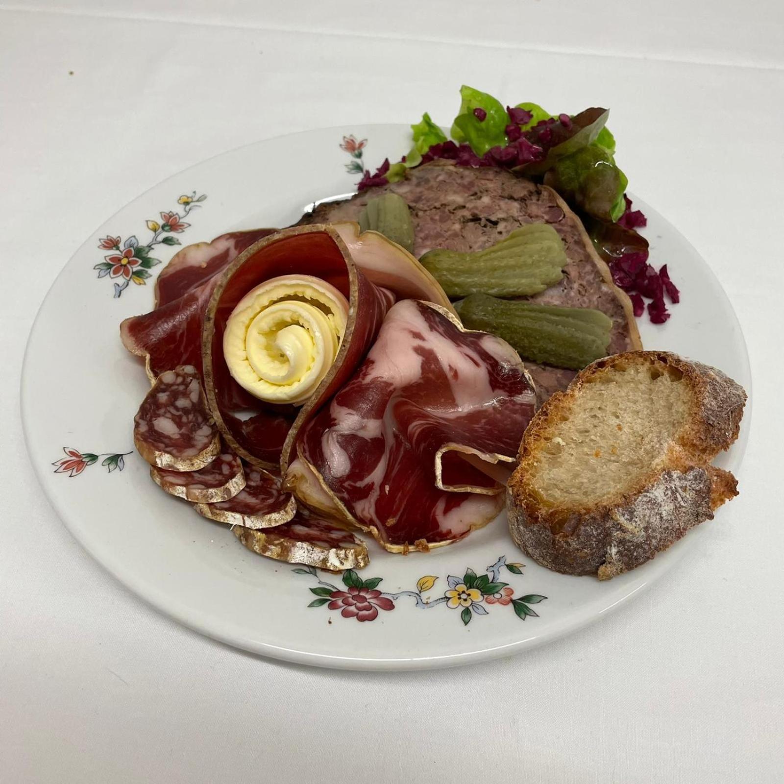 Hotel Restaurant Le Grillon シャンボン・シュル・ラック エクステリア 写真